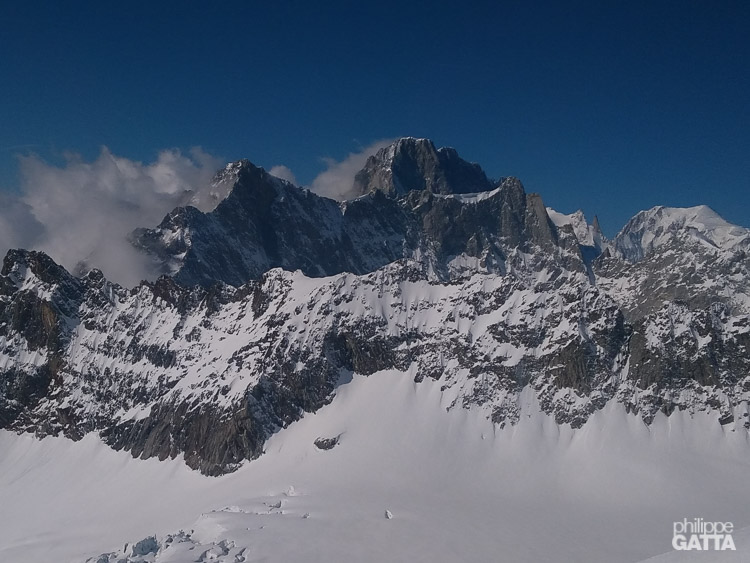 Aiguille de Leschaux and Grandes Jorasses (© P. Gatta)