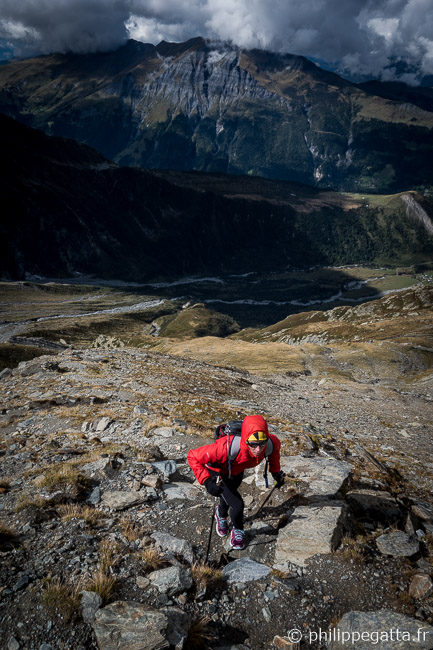 Steep climb to refuge de Plan Glacier (© P. Gatta)