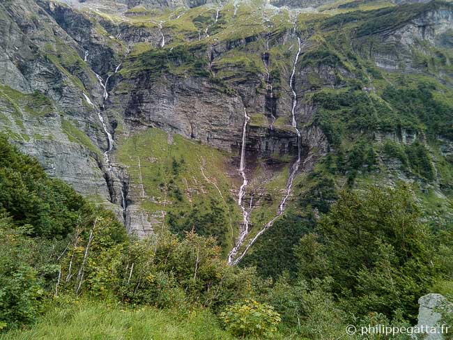 Waterfalls coming from Grand Mont Ruan - Sixt-Fer-a-Cheval (© P. Gatta)