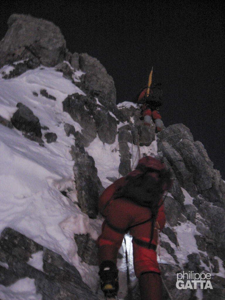 4:30am, I am climbing the third step, 8700 m / 28,500 ft (© P. Gatta)