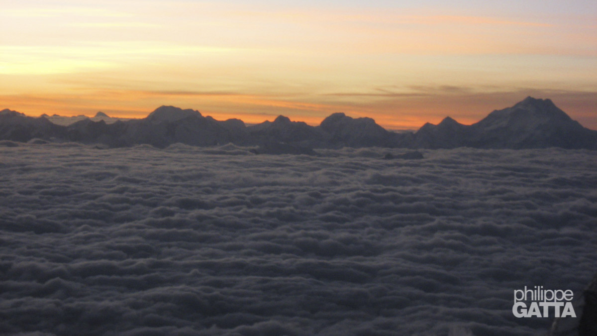 View from the Everest ridge (8500 m / 28,000 ft) (© P. Gatta)