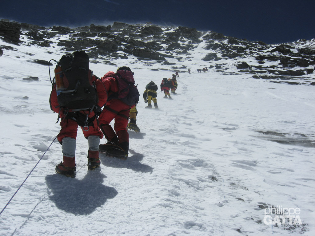 Climbers on the way to Everest camp 3 (I'm 2nd from the bottom) (© P. Gatta)