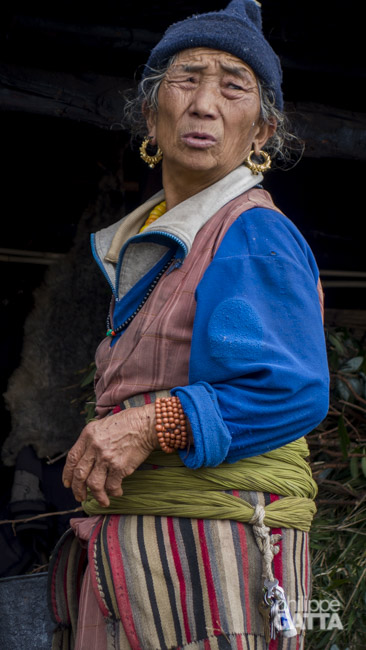 Woman in Tashigaon (© P. Gatta)