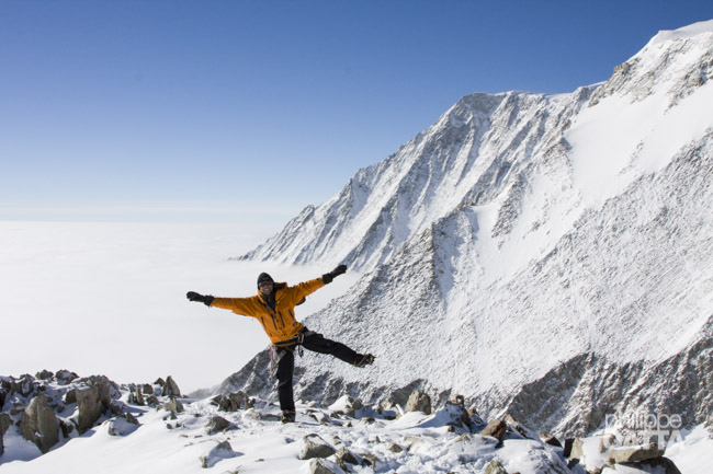 Philippe on the ridge, Mt. Gardner in the background (© P. Gatta)