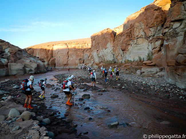 Crossing a river at the beginning of the stage 2 (© P. Gatta)