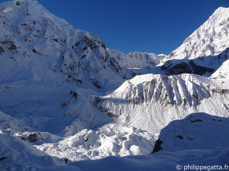 Deep snow around Tilman Pass, Langtang (© P. Gatta)
