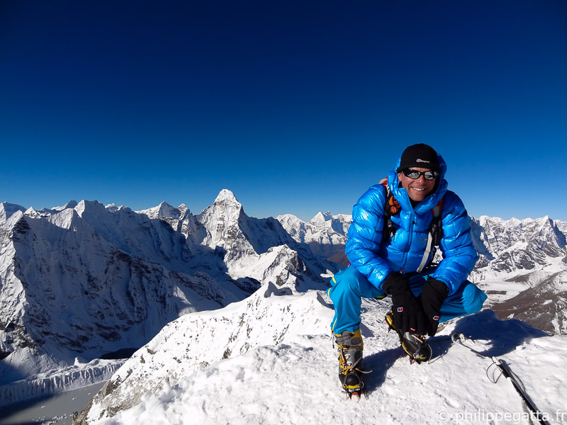 Philippe on top of Island Peak, Everest (© P. Gumbu)
