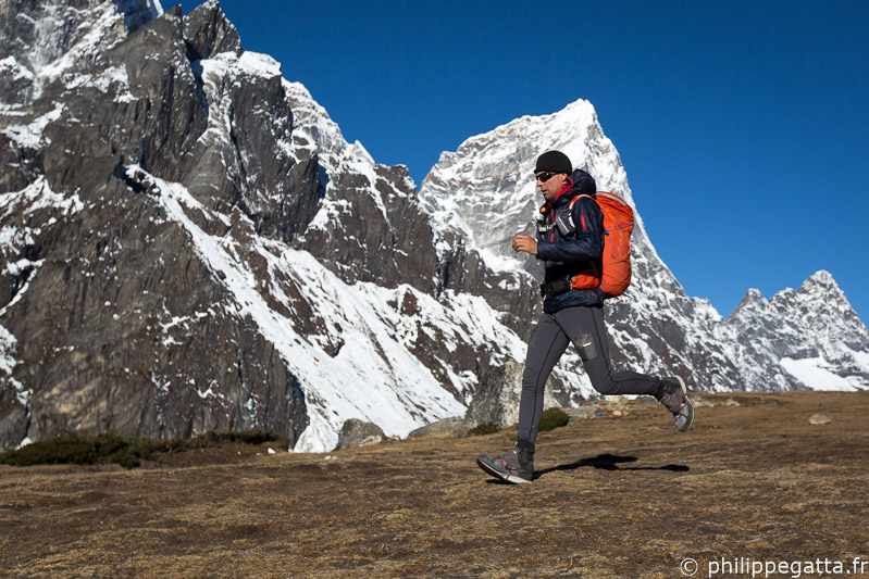Philippe above Dingboche, Everest (© A. Gatta)