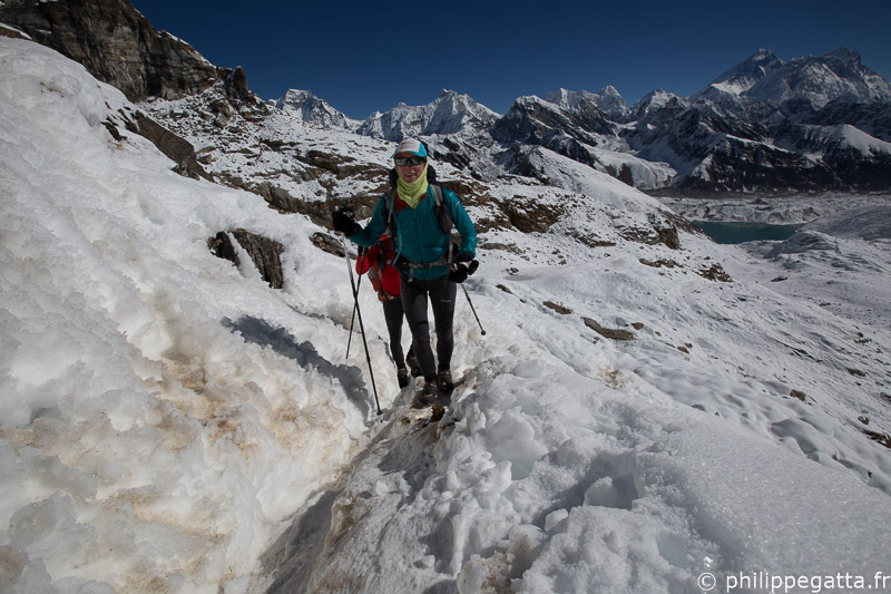 Anna et Philippe sous le col Renjo La, Everest (© P. Gumbu)