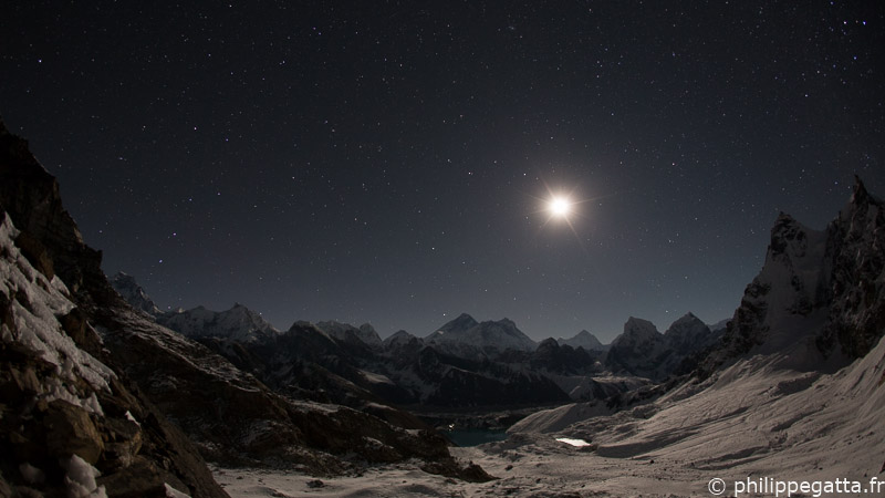 Moonrise over Everest (© J. McGuinness)