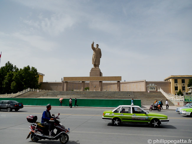 Statue of Mao in Kashgar (© P. Gatta)
