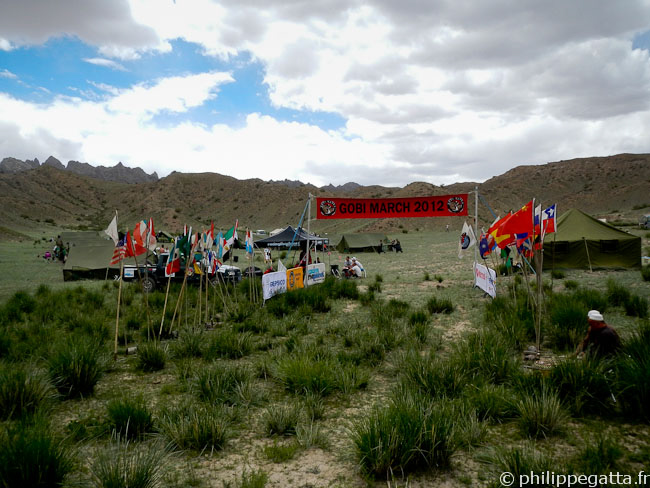 Camp at the end of Gobi March stage 3 (© P. Gatta)
