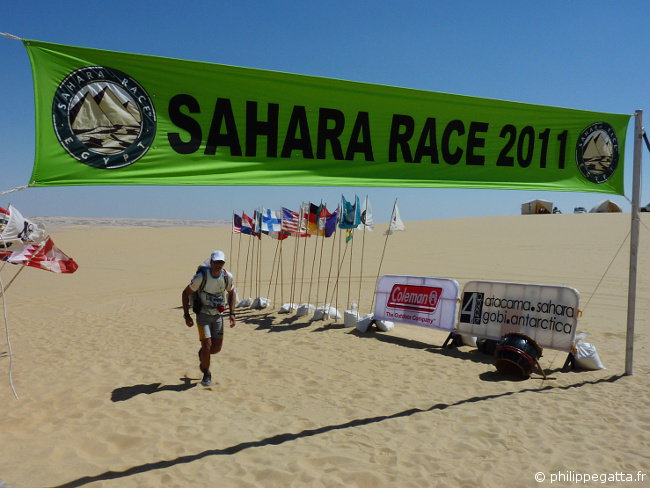 Sahara race: stage 2 finish line (© P. Gatta)