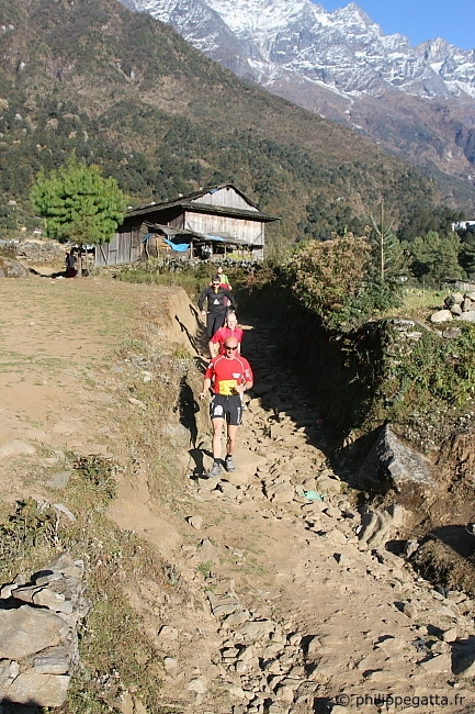 Footing at Lukla before the start of the race (© P. Gatta)