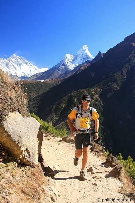 Philippe Gatta. The Lhotse and Ama Dablam behind (© A. Gatta)