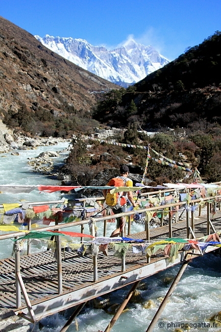 Philippe Gatta on the bridge crossing the Imja Khola before climbing 700 m up to Ama Dablam BC (© A. Gatta)