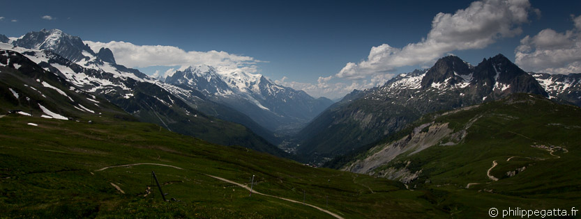 TMB: view over the Chamonix valley from Col de Balme (© P. Gatta)
