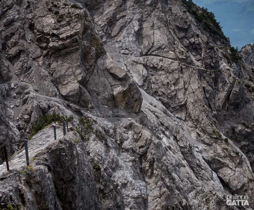 The exposed trail below Alpspitz, Liechtenstein (© P. Gatta)